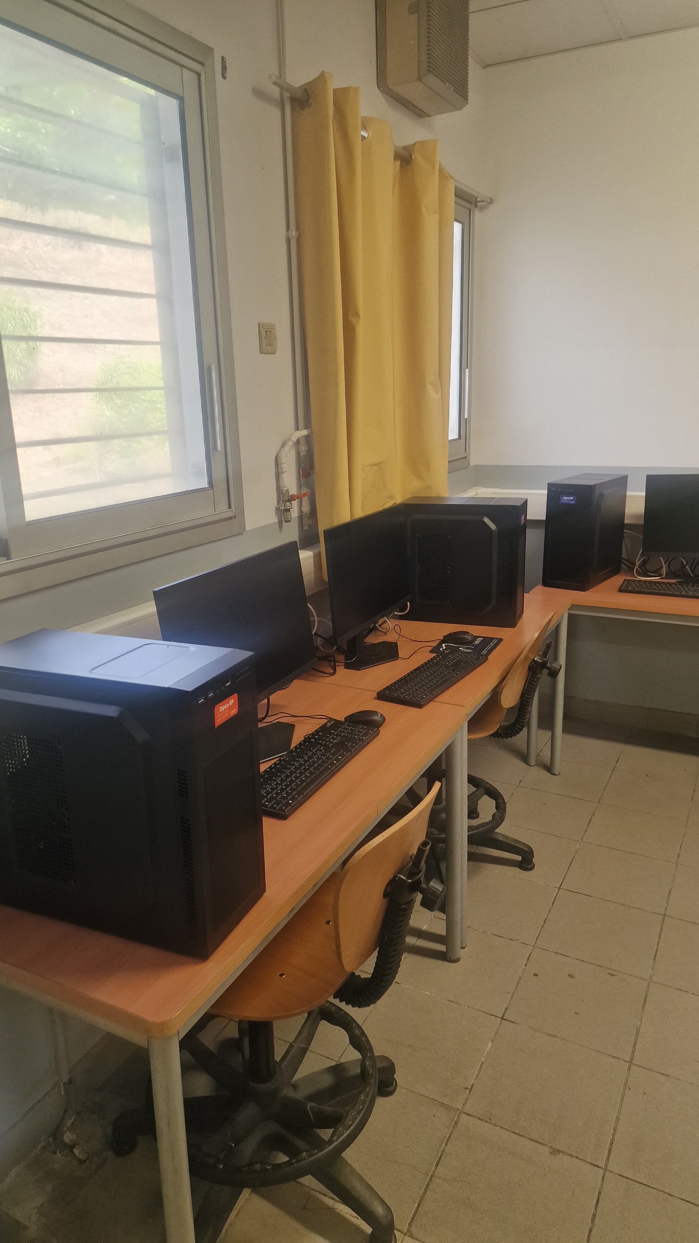 Cabinet 14